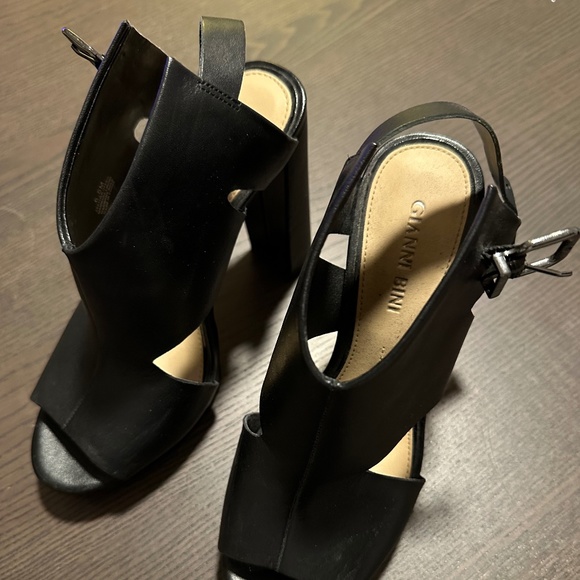 Gianni Bini Black Block Wedge Heels - Picture 2 of 10